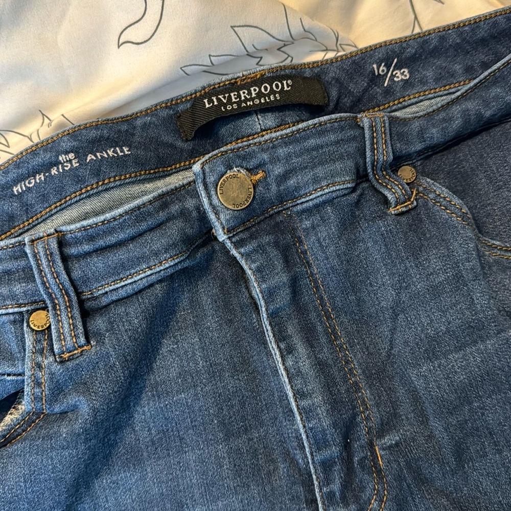 Liverpool size 16/33 ankle high rise jean